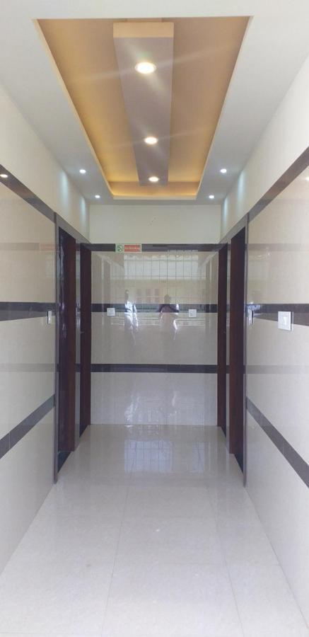 Royal Blue Meridian Inn Bangalore Exterior photo