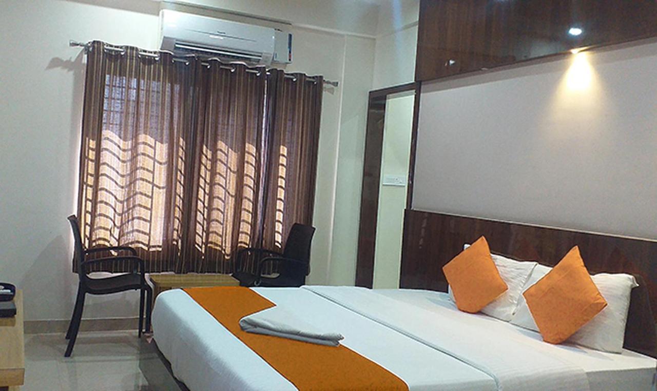 Royal Blue Meridian Inn Bangalore Exterior photo